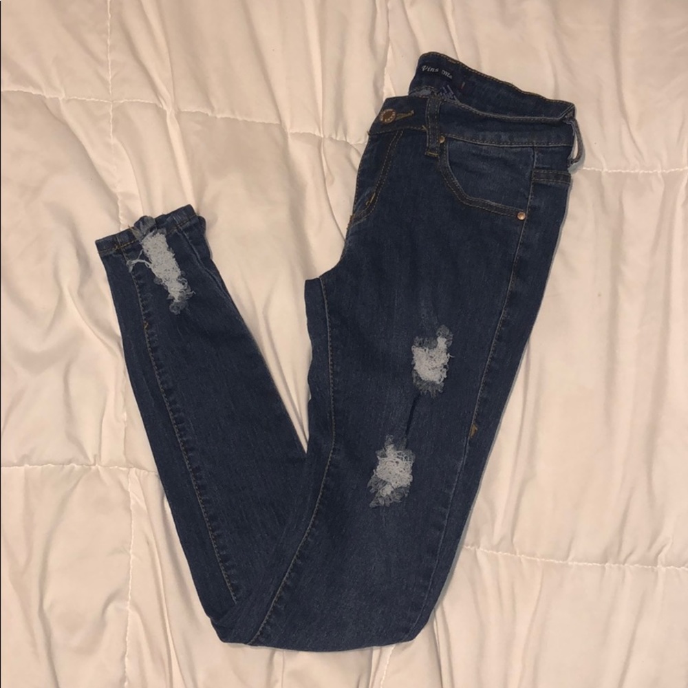 Low rise ripped jeans